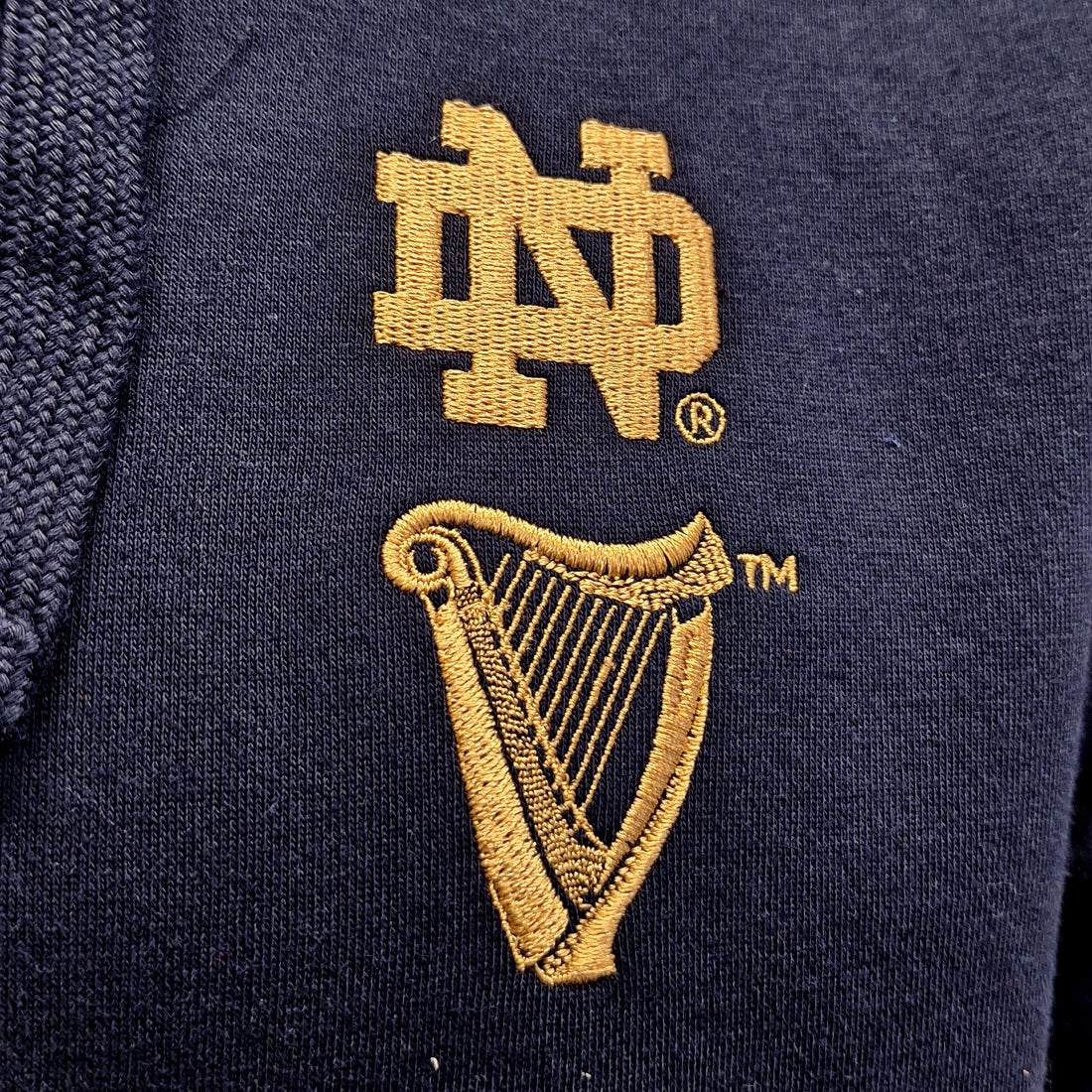 NAVY NOTRE DAME GUINNESS LOGO SLV PRINT HOODIE