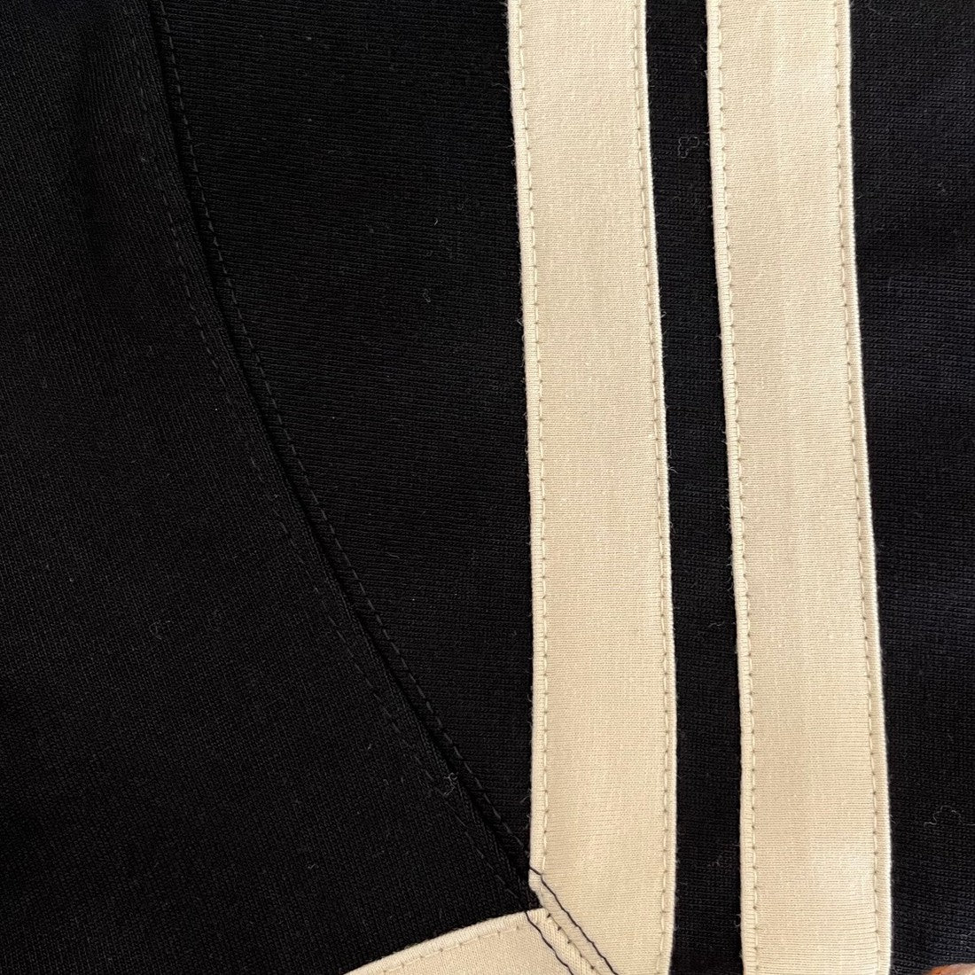 Guinness Harp Stripe Long Sleeve Rugby Shirt - Black & Cream