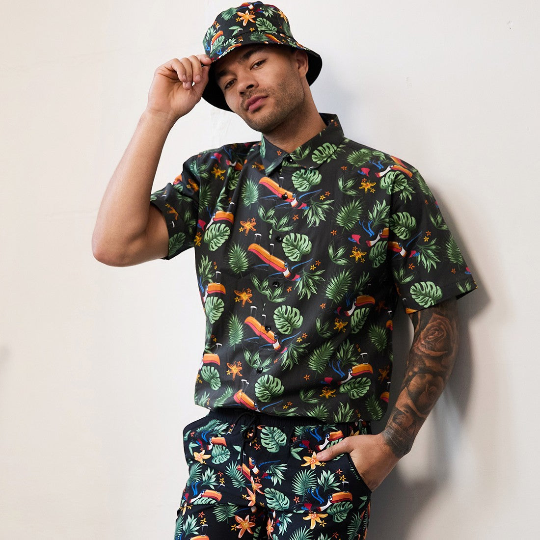Guinness Toucan Hawaiian Print Short Sleeve Shirt in Black