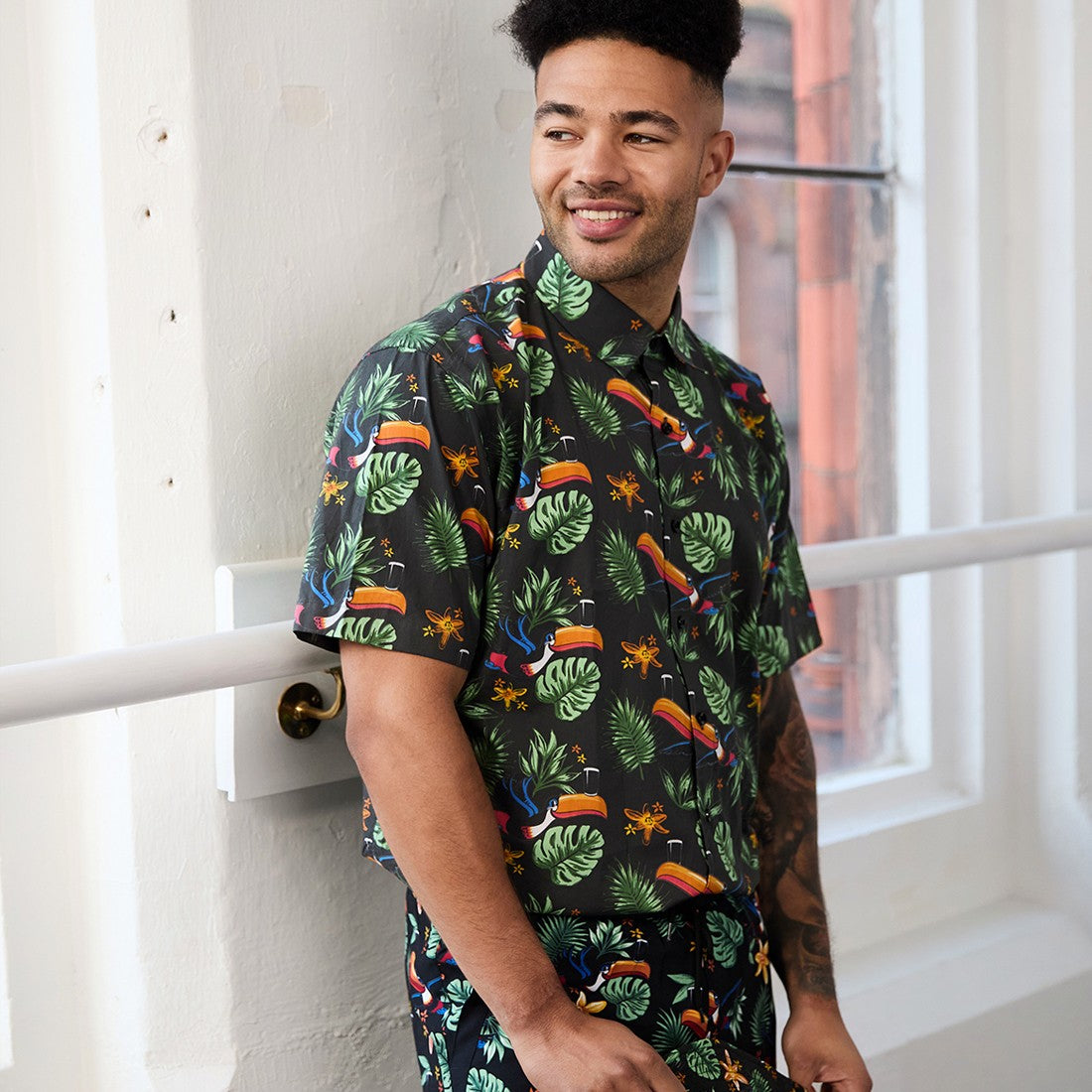 Guinness Toucan Hawaiian Print Short Sleeve Shirt in Black