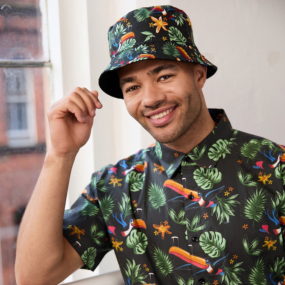Guinness Toucan Hawaiian Print Short Sleeve Shirt in Black