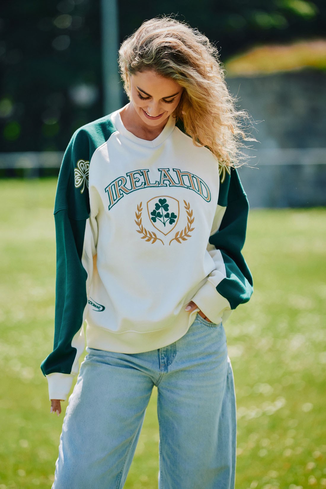 Ireland Crest V-Neck USA Top in Cream & Green