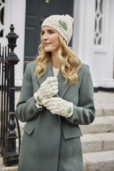 Aran Shamrock Gloves in Cream