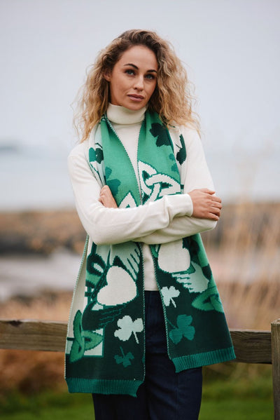 Claddagh Knit Scarf in Green & Cream