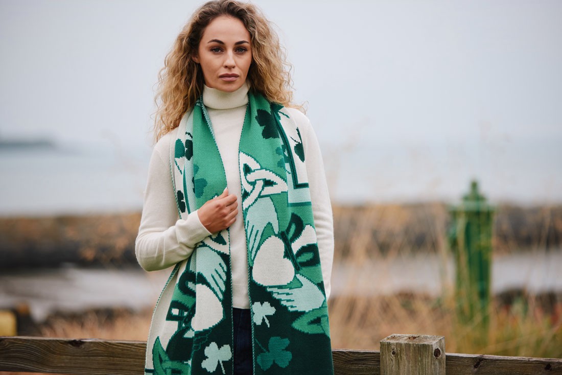 Claddagh Knit Scarf in Green & Cream