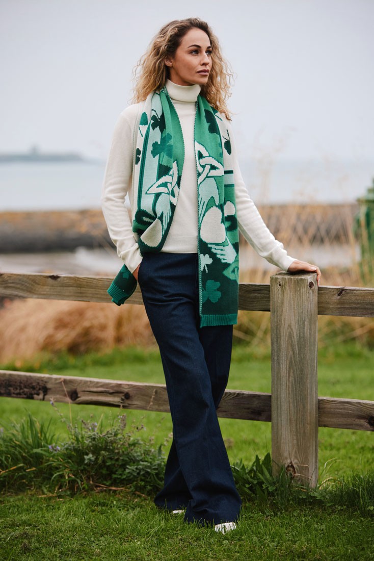 Claddagh Knit Scarf in Green & Cream