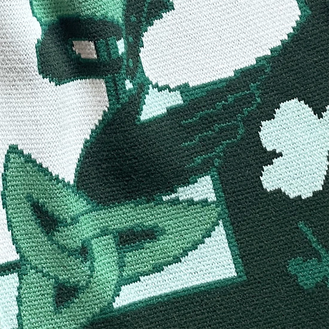 Claddagh Knit Scarf in Green & Cream