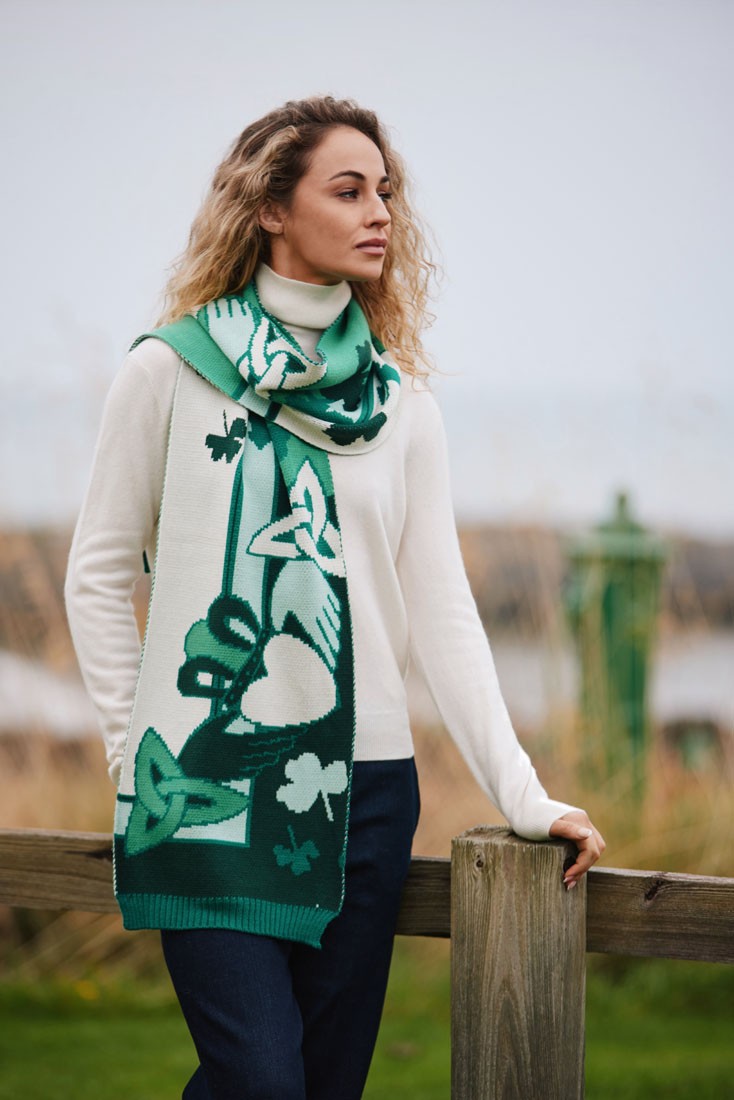 Claddagh Knit Scarf in Green & Cream