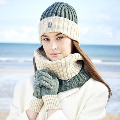 Melange Rib Knit Gloves in Green & Cream