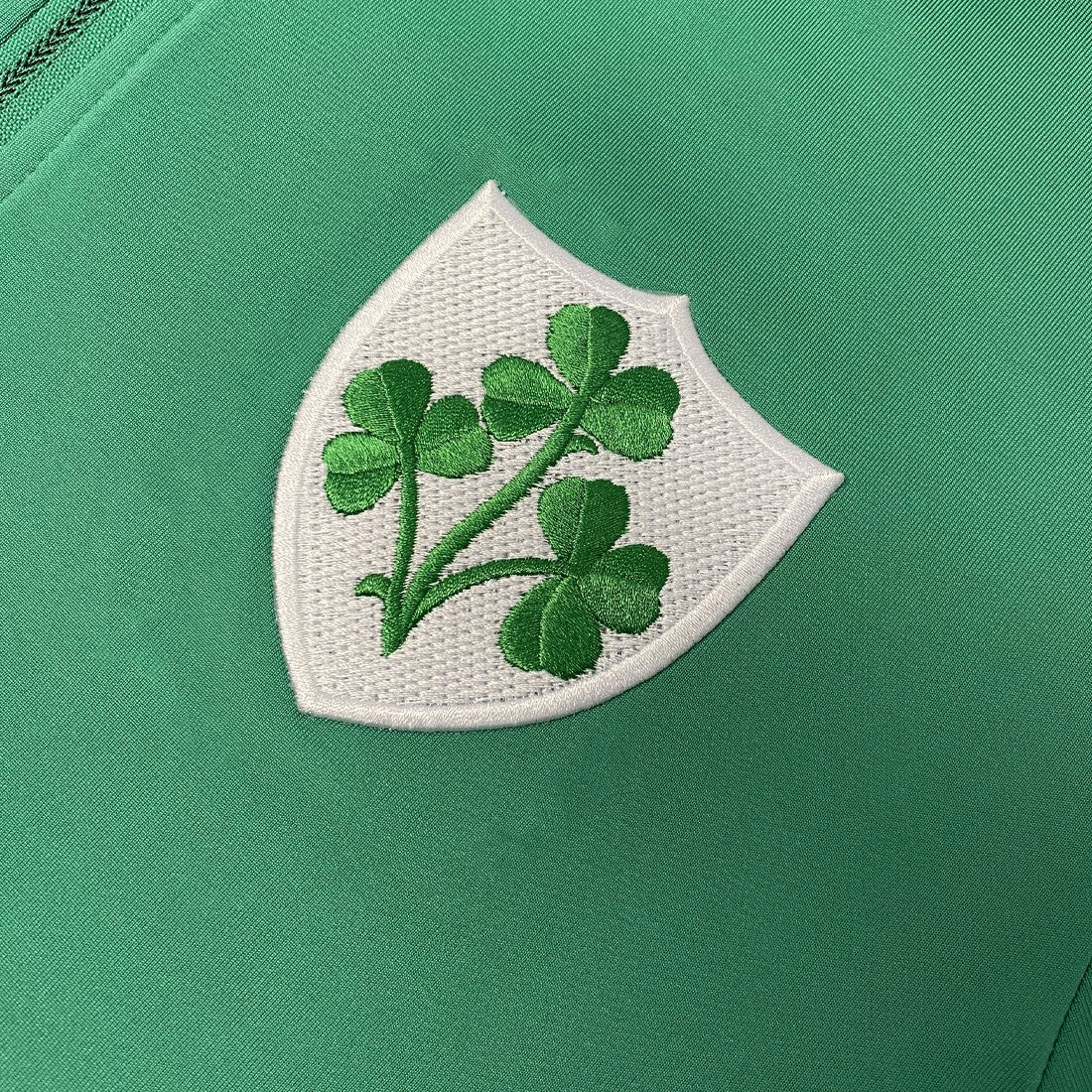 Shamrock Crest Performance 1/4 Zip Top in Island Green